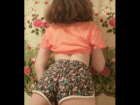 ❤️ Tânără sexy care se dezbracă de pantaloni scurți în fața camerei de filmat ❤❌  at ro.gaypornforyou.ru ❌